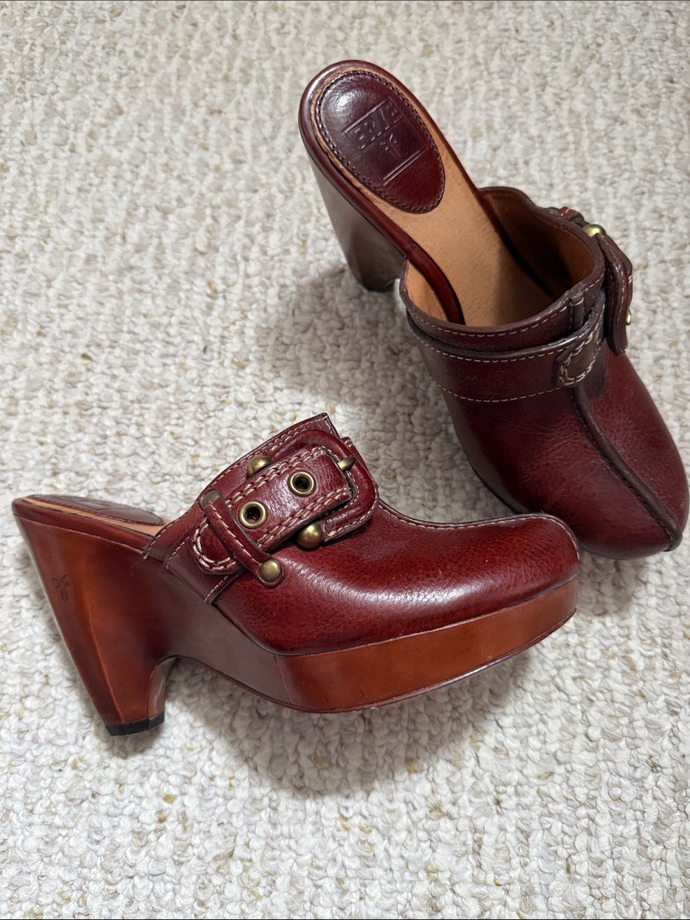 Frye Women's Brown Leather Buckle Mule Clogs - Picture 2 of 4